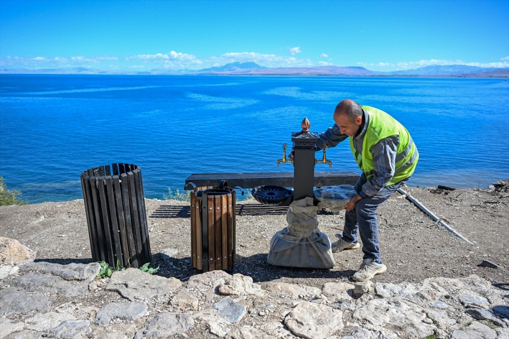 Van Gölü'ndeki Akdamar Adası, yüzlerce ziyaretçi alacak