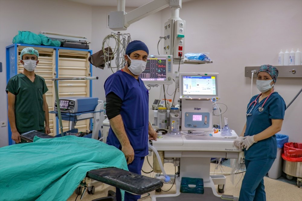 Anestezi uzmanları ameliyatlarda cerrahi ekibin en büyük yardımcısı oluyor