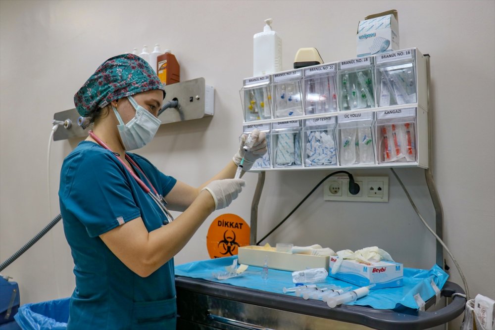 Anestezi uzmanları ameliyatlarda cerrahi ekibin en büyük yardımcısı oluyor