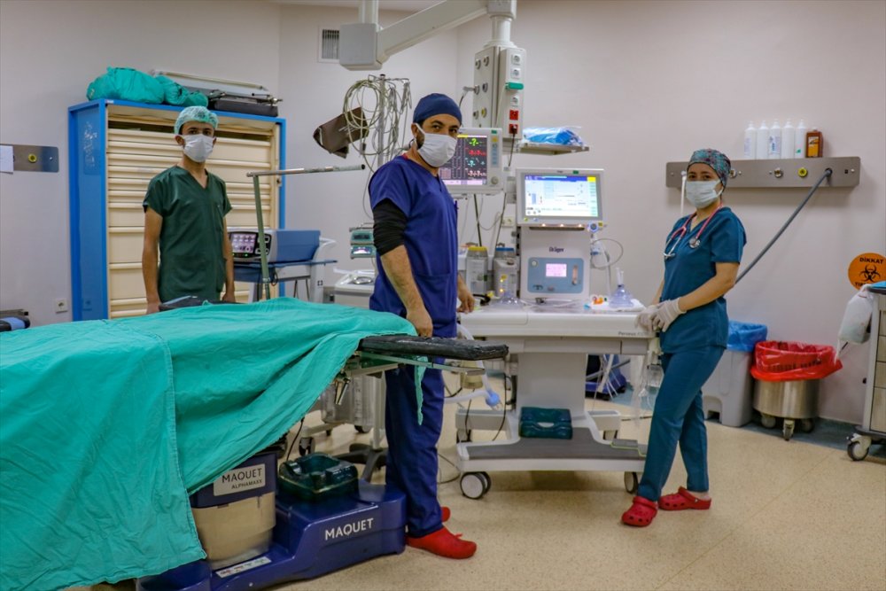 Anestezi uzmanları ameliyatlarda cerrahi ekibin en büyük yardımcısı oluyor