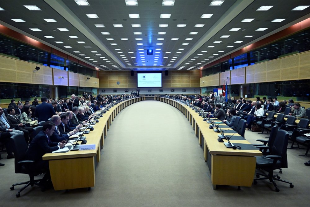 Brüksel'de Cumhuriyet'in 100. ve Belçika'ya işçi göçünün 60. yılı dolayısıyla konferans düzenlendi