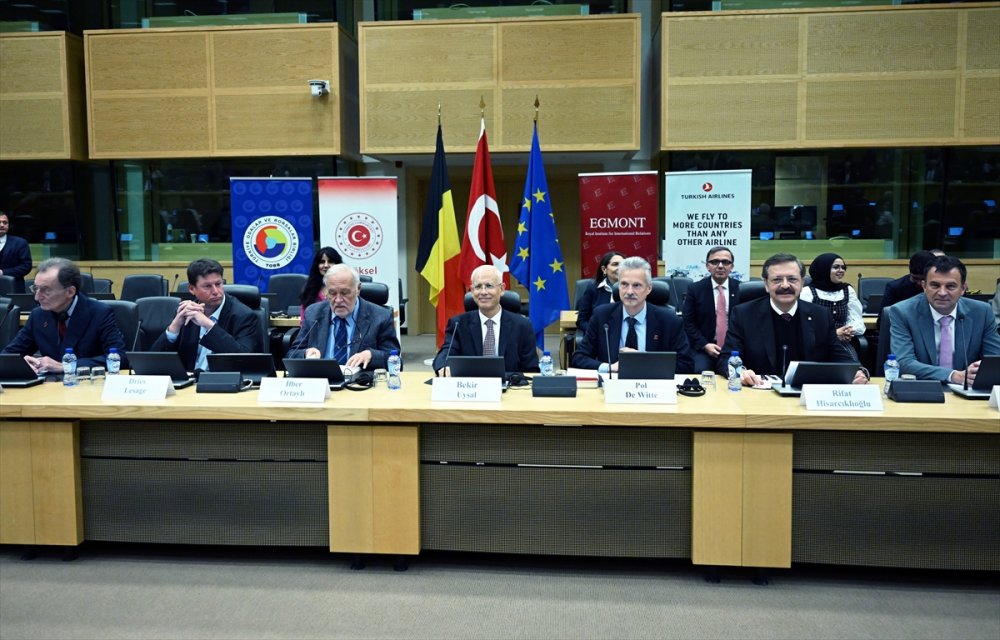 Brüksel'de Cumhuriyet'in 100. ve Belçika'ya işçi göçünün 60. yılı dolayısıyla konferans düzenlendi