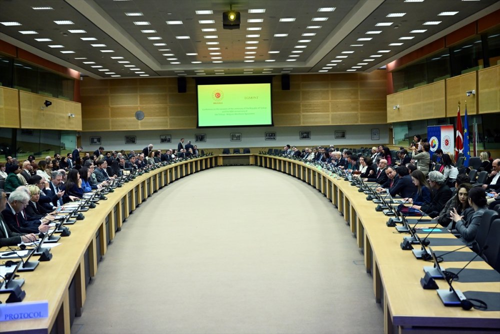 Brüksel'de Cumhuriyet'in 100. ve Belçika'ya işçi göçünün 60. yılı dolayısıyla konferans düzenlendi