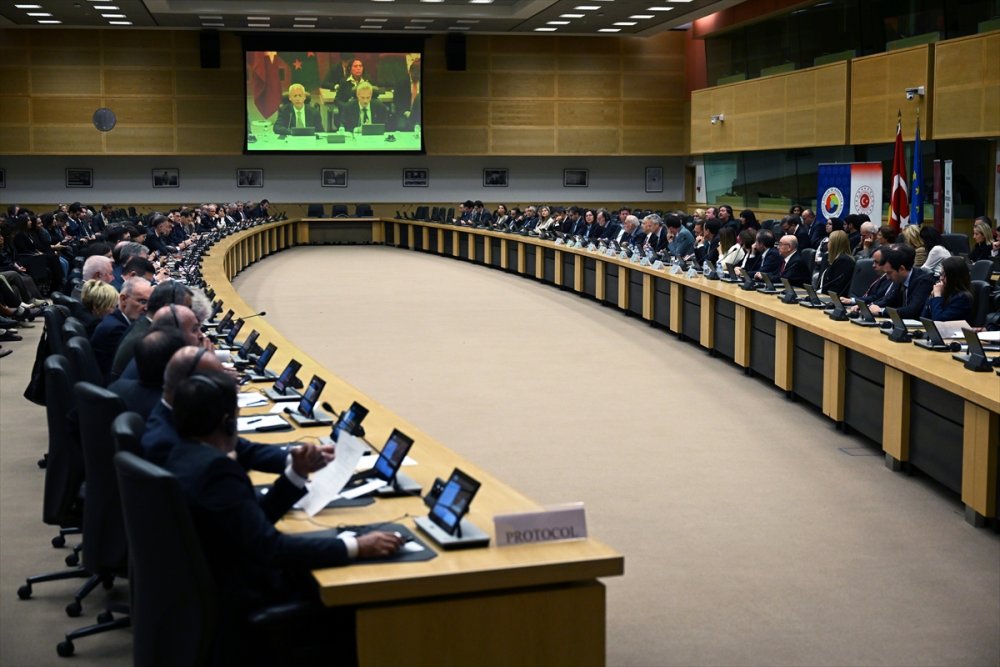 Brüksel'de Cumhuriyet'in 100. ve Belçika'ya işçi göçünün 60. yılı dolayısıyla konferans düzenlendi