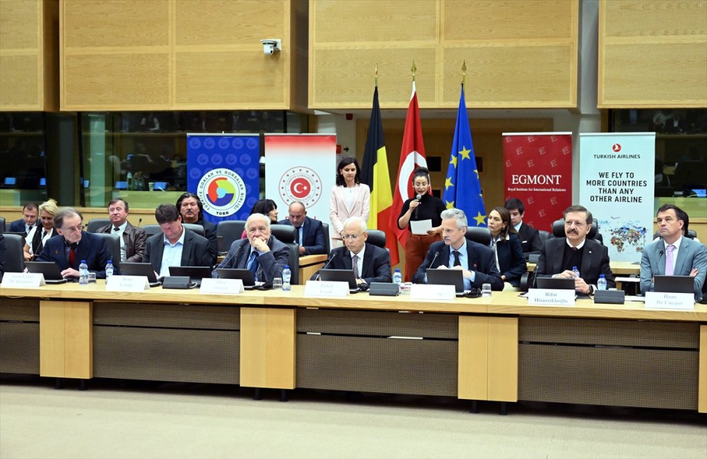 Brüksel'de Cumhuriyet'in 100. ve Belçika'ya işçi göçünün 60. yılı dolayısıyla konferans düzenlendi