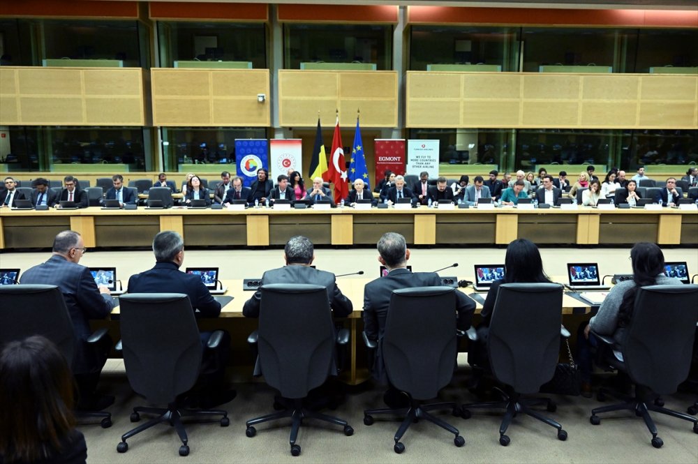 Brüksel'de Cumhuriyet'in 100. ve Belçika'ya işçi göçünün 60. yılı dolayısıyla konferans düzenlendi