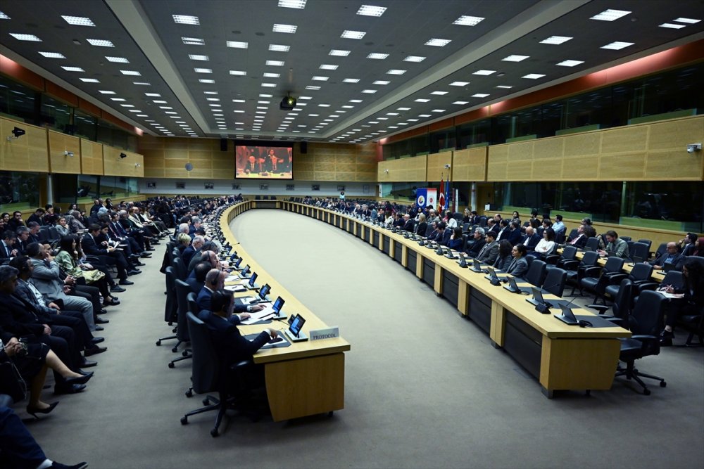 Brüksel'de Cumhuriyet'in 100. ve Belçika'ya işçi göçünün 60. yılı dolayısıyla konferans düzenlendi