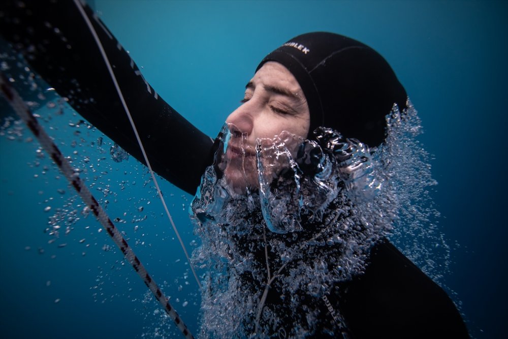 Milli sporcu Şahika Ercümen, nefesini 105 metre dünya rekorunu kırmak için tutacak