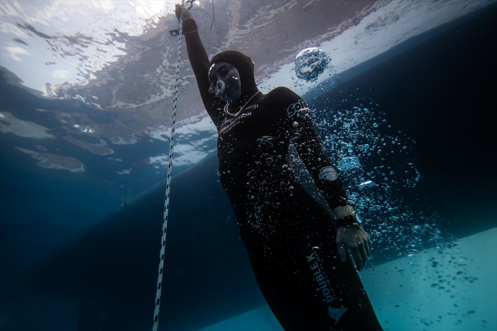 Milli sporcu Şahika Ercümen, nefesini 105 metre dünya rekorunu kırmak için tutacak