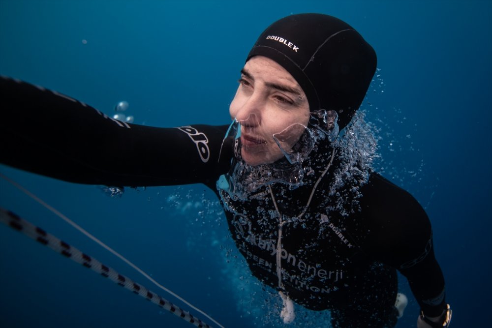 Milli sporcu Şahika Ercümen, nefesini 105 metre dünya rekorunu kırmak için tutacak