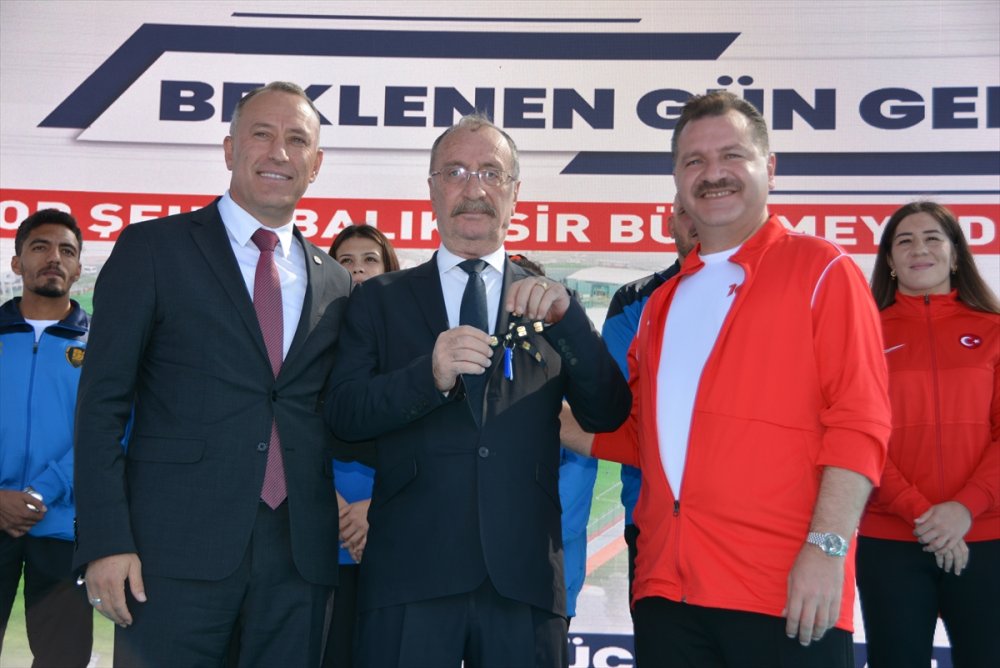 Balıkesir Ali Hikmet Paşa Spor Tesisleri hizmete açıldı