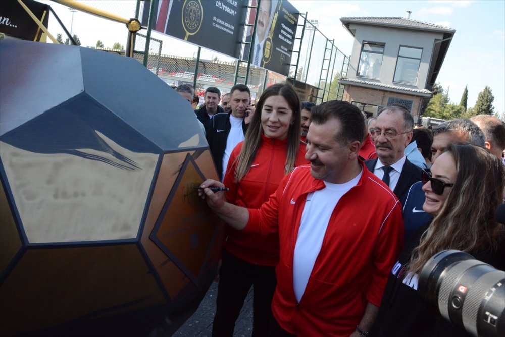 Balıkesir Ali Hikmet Paşa Spor Tesisleri hizmete açıldı