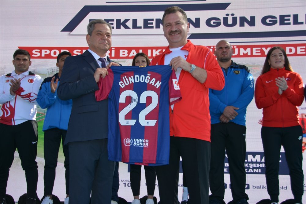 Balıkesir Ali Hikmet Paşa Spor Tesisleri hizmete açıldı