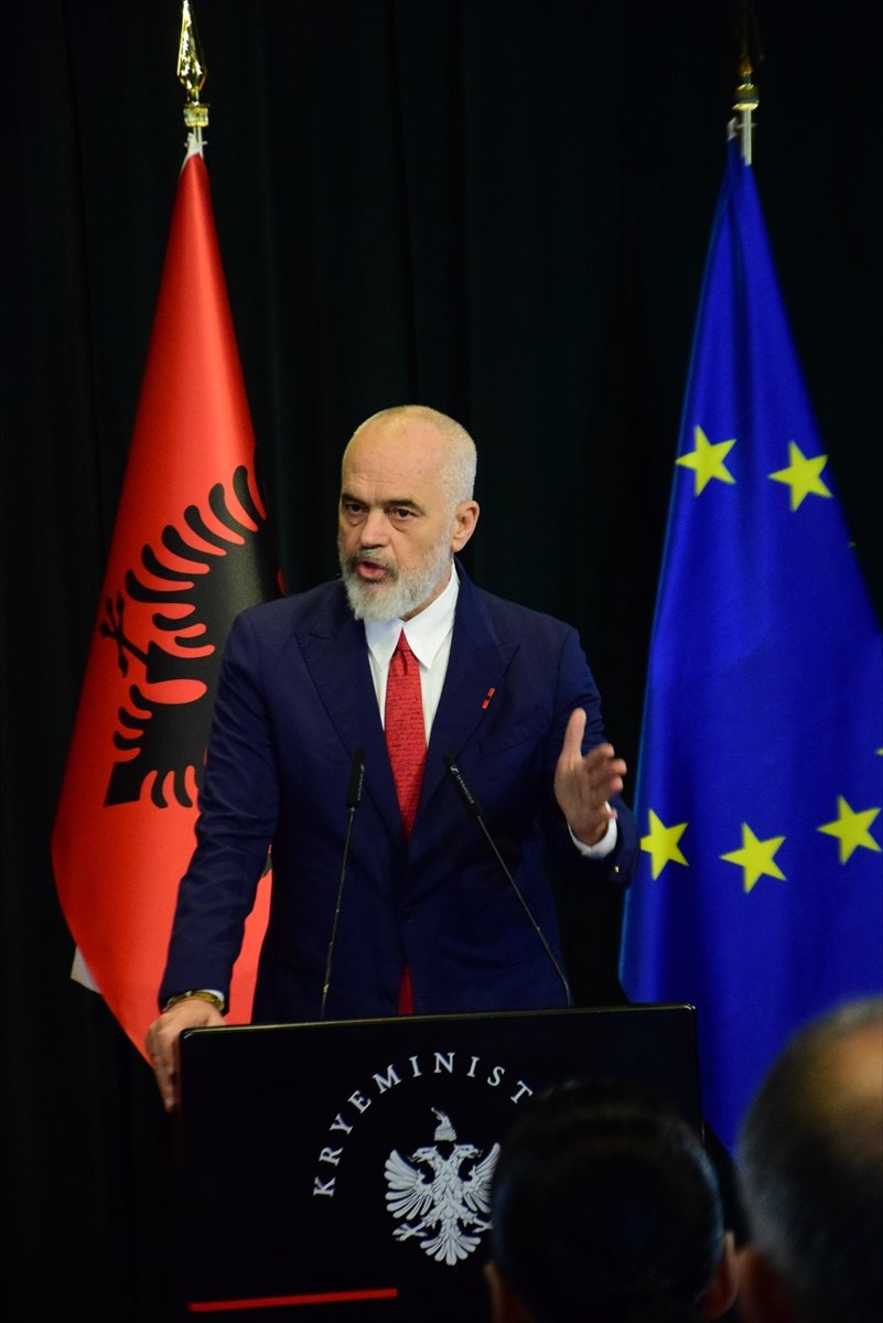 Fransa Cumhurbaşkanı Macron, Avrupa'nın yeniden birleşmesi gerektiğini belirtti