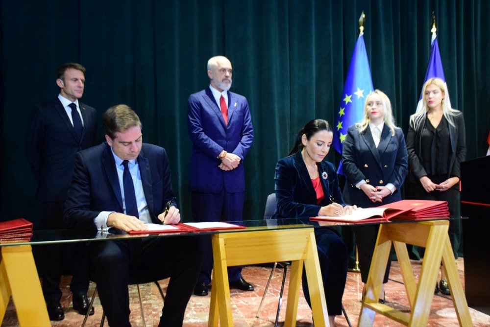 Fransa Cumhurbaşkanı Macron, Avrupa'nın yeniden birleşmesi gerektiğini belirtti