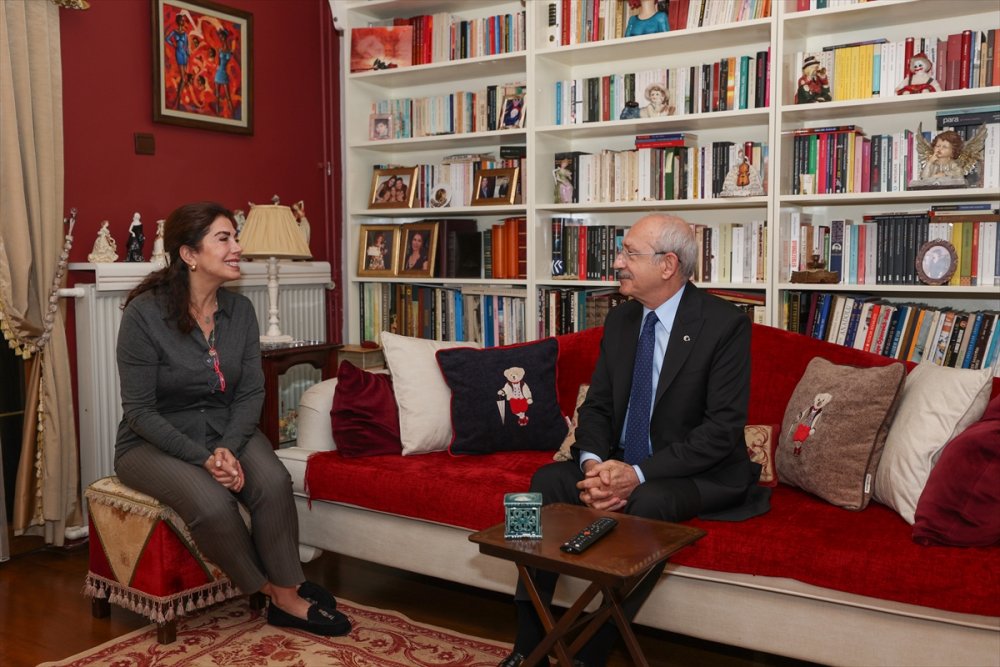 CHP Genel Başkanı Kılıçdaroğlu, Ahmet Taner Kışlalı'nın eşi Nilüfer Kışlalı'yı ziyaret etti