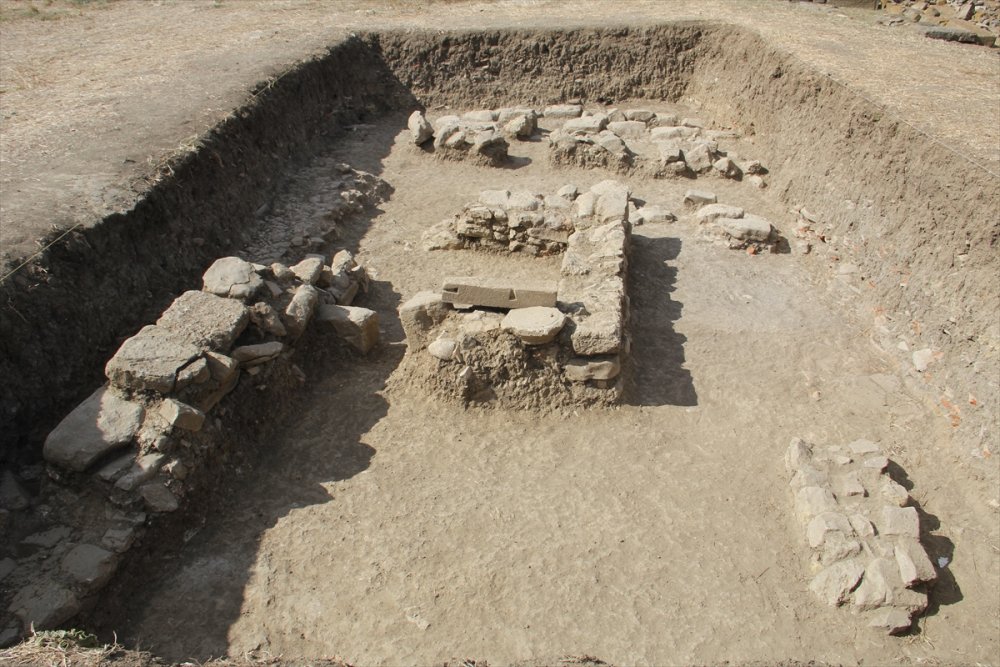 Arkeologlar Trakya'daki medeniyetlerin izlerini kazılarla sürüyor