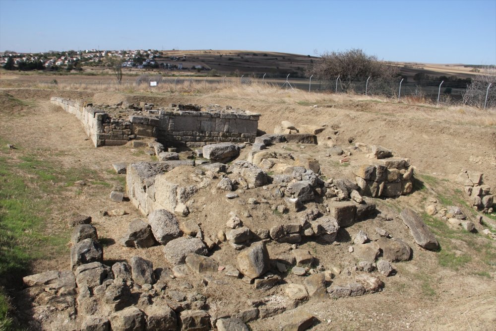 Arkeologlar Trakya'daki medeniyetlerin izlerini kazılarla sürüyor