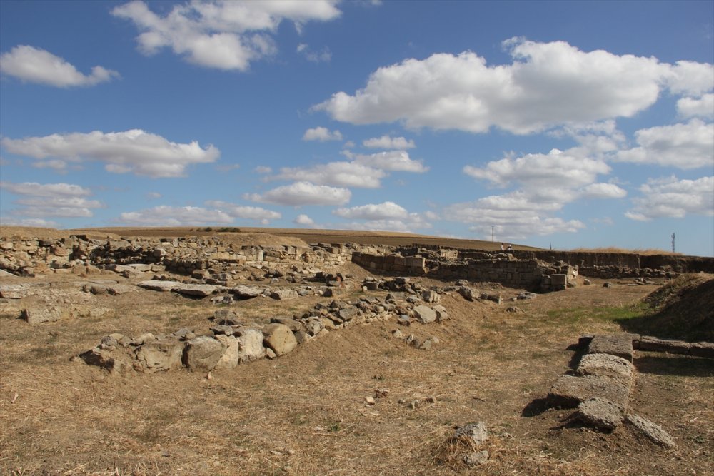 Arkeologlar Trakya'daki medeniyetlerin izlerini kazılarla sürüyor
