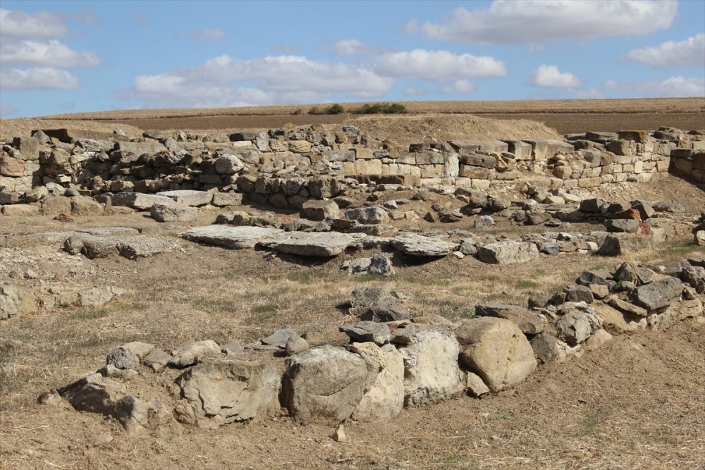 Arkeologlar Trakya'daki medeniyetlerin izlerini kazılarla sürüyor