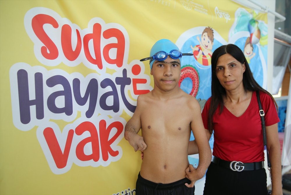 Özel gereksinimli öğrenciler kulaç atarak engelleri aşacak