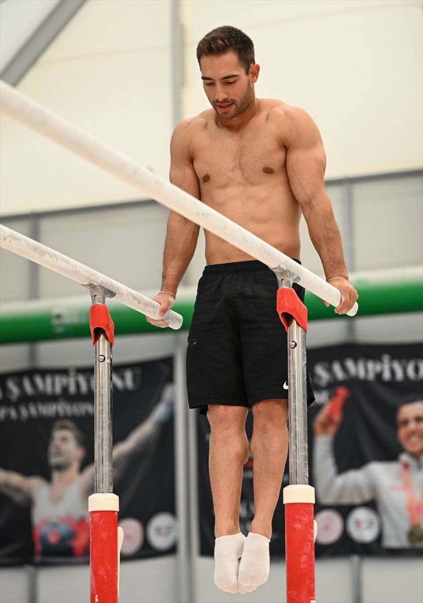 Cumhuriyetin dünya şampiyonu ünvanlı ilk cimnastikçisi İbrahim Çolak