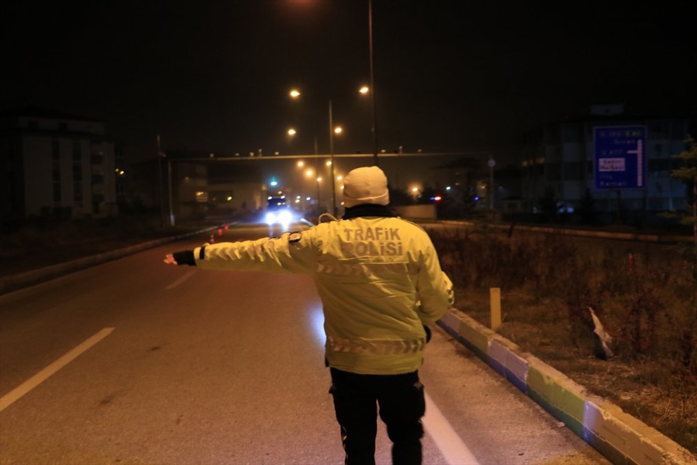 Erzincan'da otobüsler kazalara karşı yolcu gibi seyahat eden polislerce denetleniyor