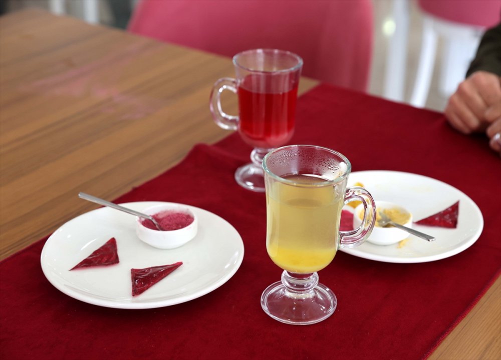 Türk bilim insanları mikroplastik riski olmayan yenilebilir bitki çayı poşeti geliştirdi