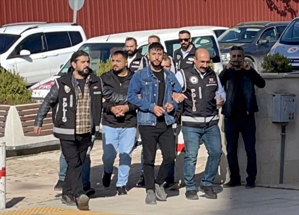 Silah kaçakçılığı operasyonunda 3 zanlı tutuklandı