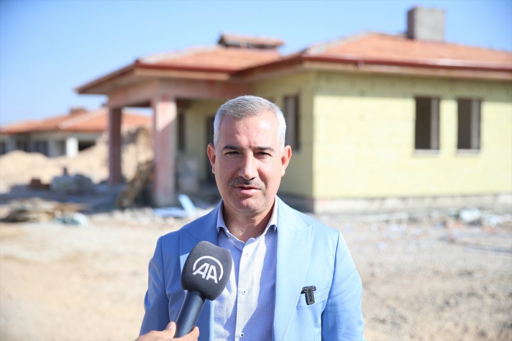 Depremden etkilenen Yeşilyurt'ta 135 köy evinin kaba inşaatı tamamlandı