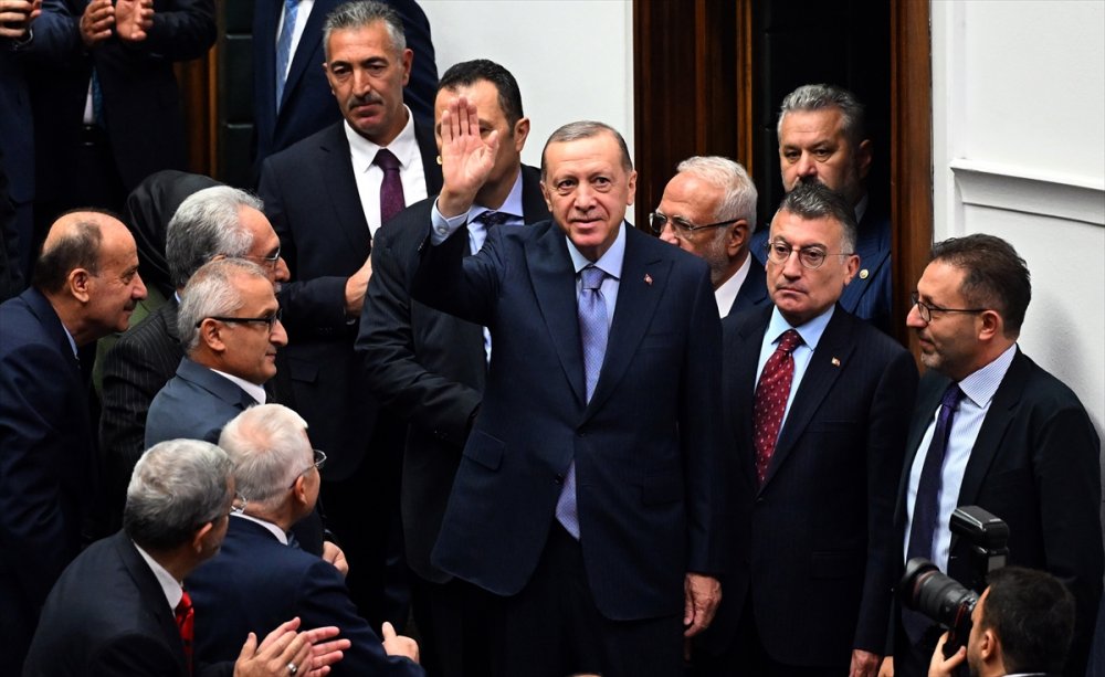 Cumhurbaşkanı Erdoğan, Çok daha fazlasını milletimize kazandırmak namus borcumuzdur"