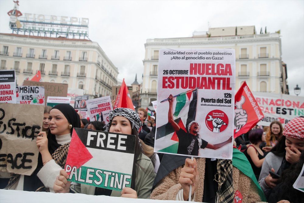 İspanya'da öğrenciler Filistin’e destek için ders bırakarak eylem yaptı
