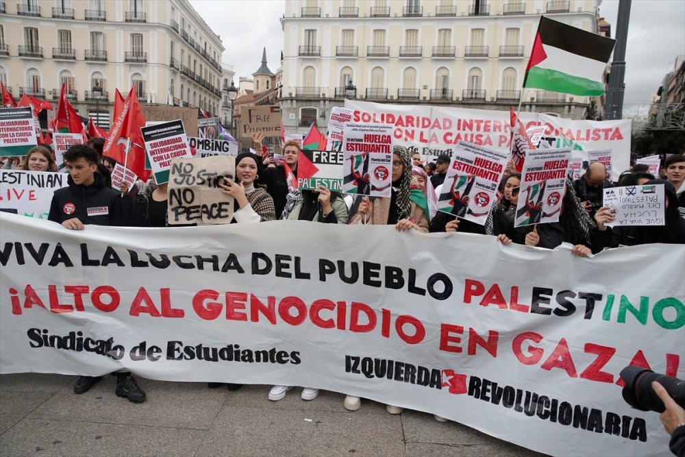 İspanya'da öğrenciler Filistin’e destek için ders bırakarak eylem yaptı