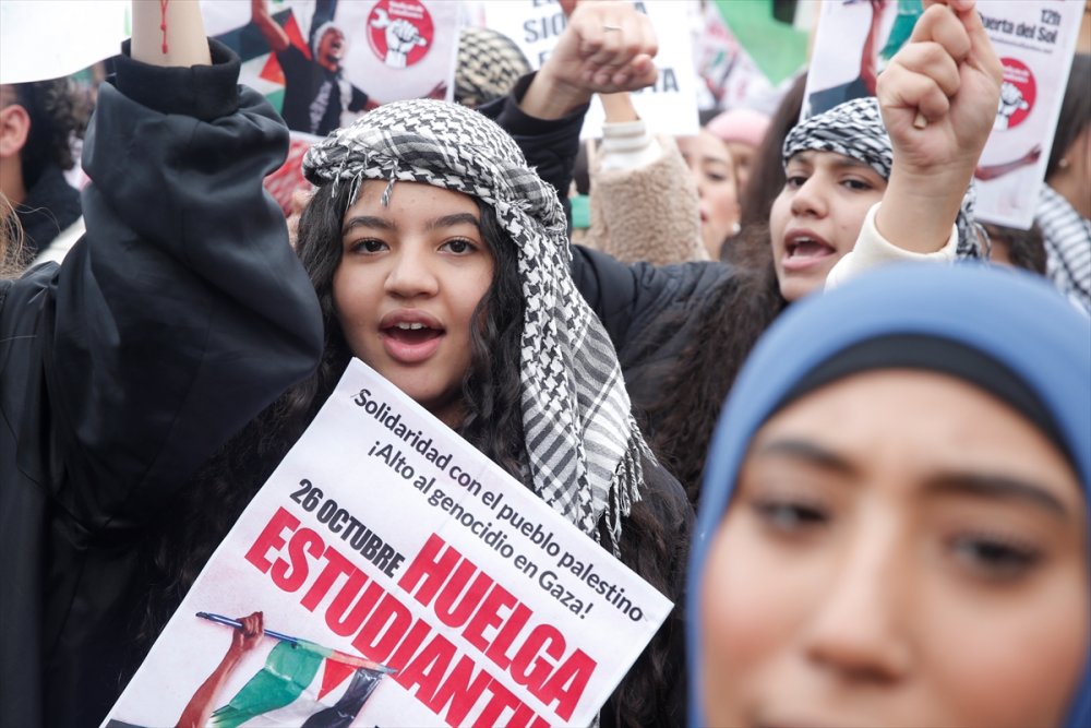 İspanya'da öğrenciler Filistin’e destek için ders bırakarak eylem yaptı