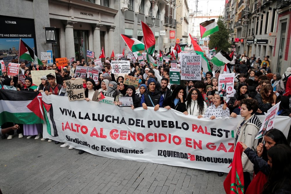 İspanya'da öğrenciler Filistin’e destek için ders bırakarak eylem yaptı