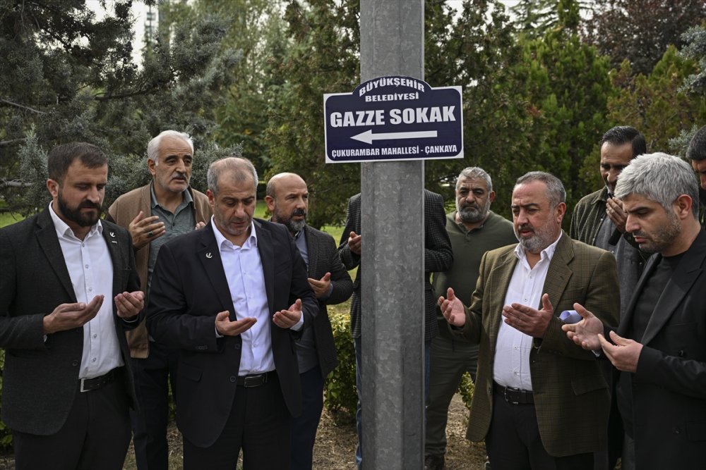 Yeniden Refah Partisi üyeleri ABD Büyükelçiliği önünde İsrail'i protesto etti