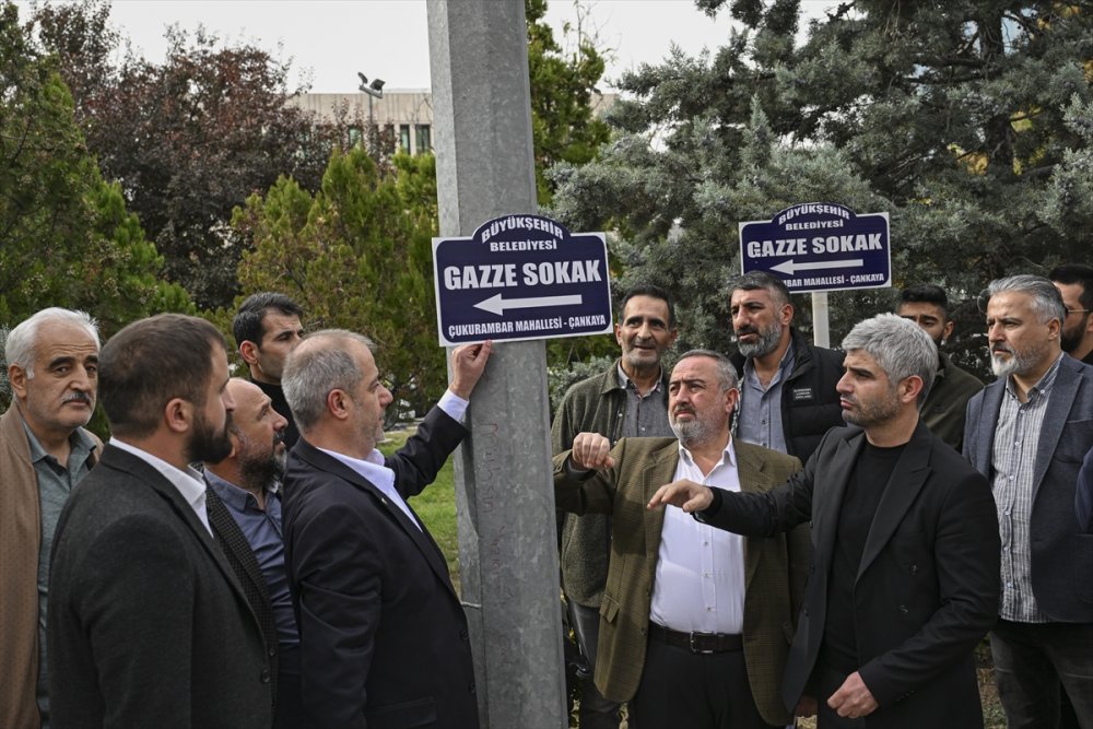 Yeniden Refah Partisi üyeleri ABD Büyükelçiliği önünde İsrail'i protesto etti