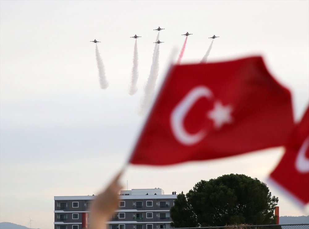 Türk Yıldızları, 100. Yıl uçuşları yaptı