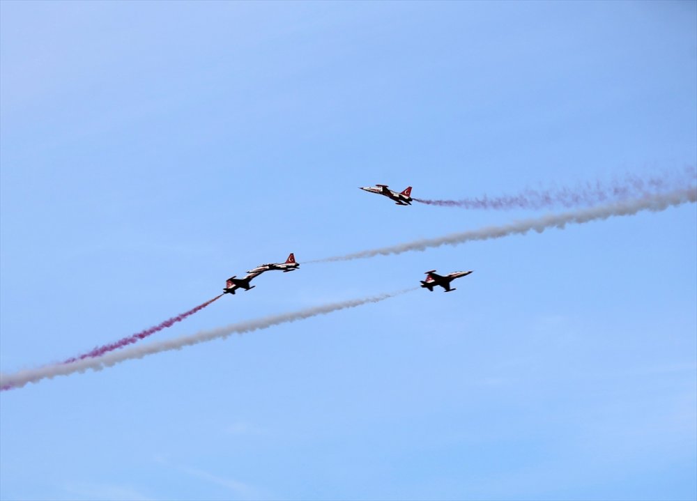 Türk Yıldızları, 100. Yıl uçuşları yaptı