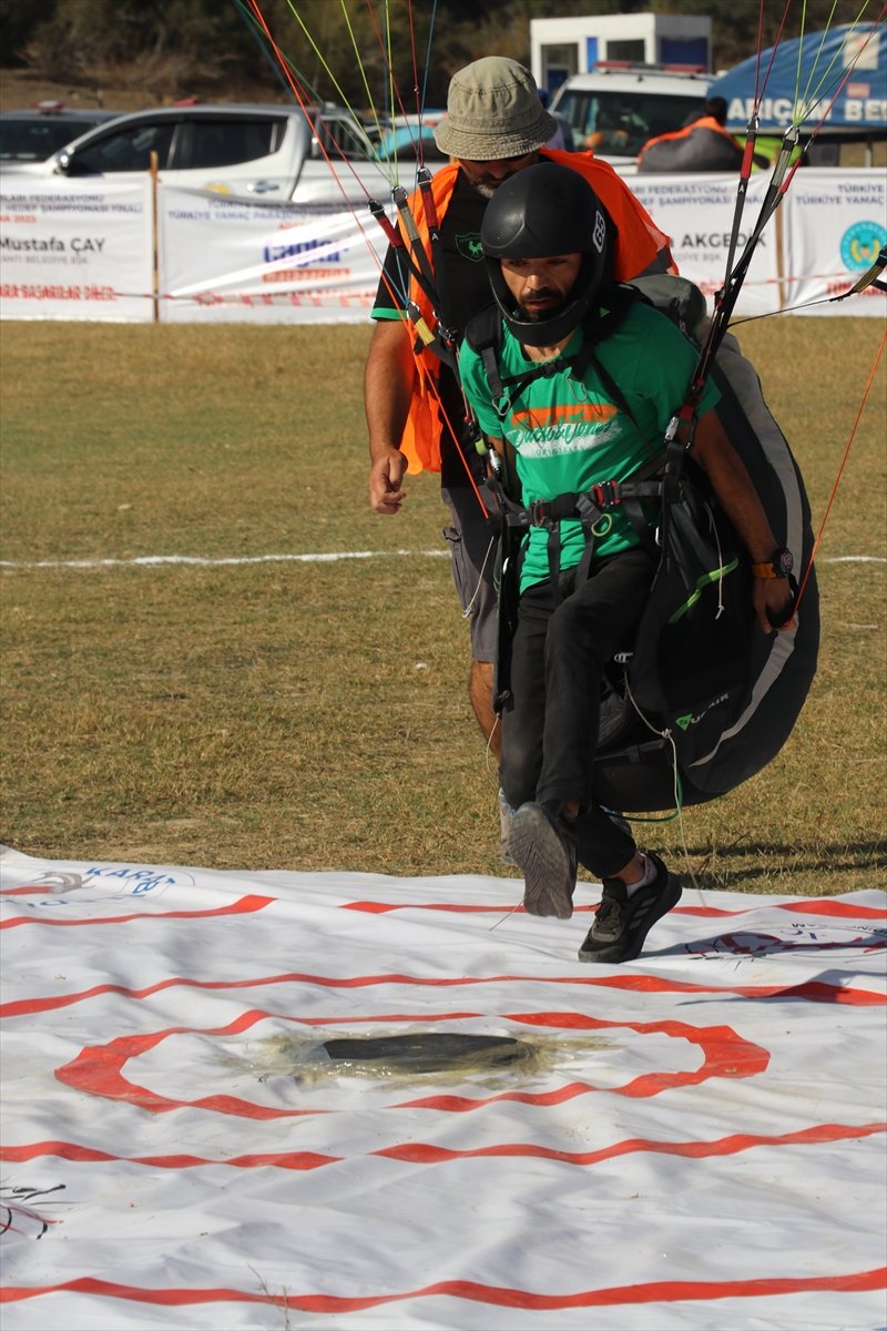 Adana'da Türkiye Yamaç Paraşütü Hedef Şampiyonası finali sona erdi