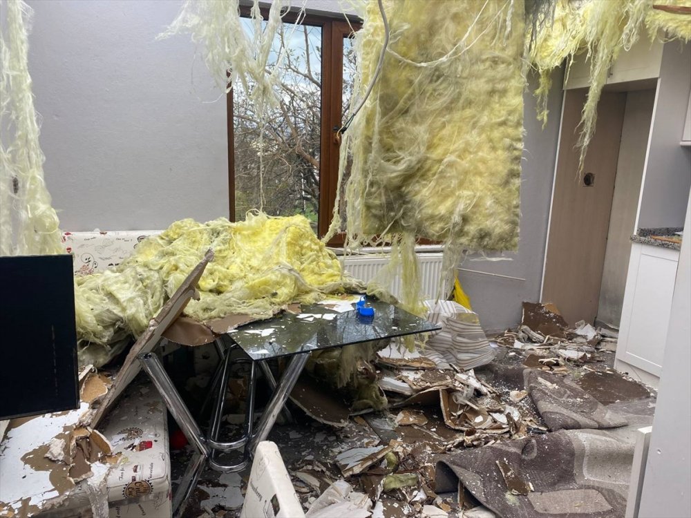 Fırtına ve sağanağın vurduğu Zonguldak'ta birçok yapıda hasar oluştu