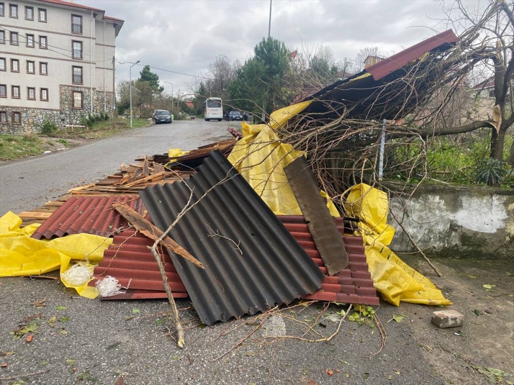Fırtına ve sağanağın vurduğu Zonguldak'ta birçok yapıda hasar oluştu