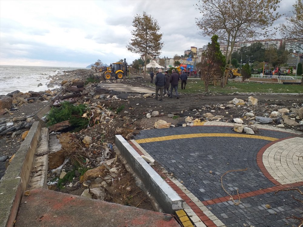 Fırtına ve sağanağın vurduğu Zonguldak'ta birçok yapıda hasar oluştu