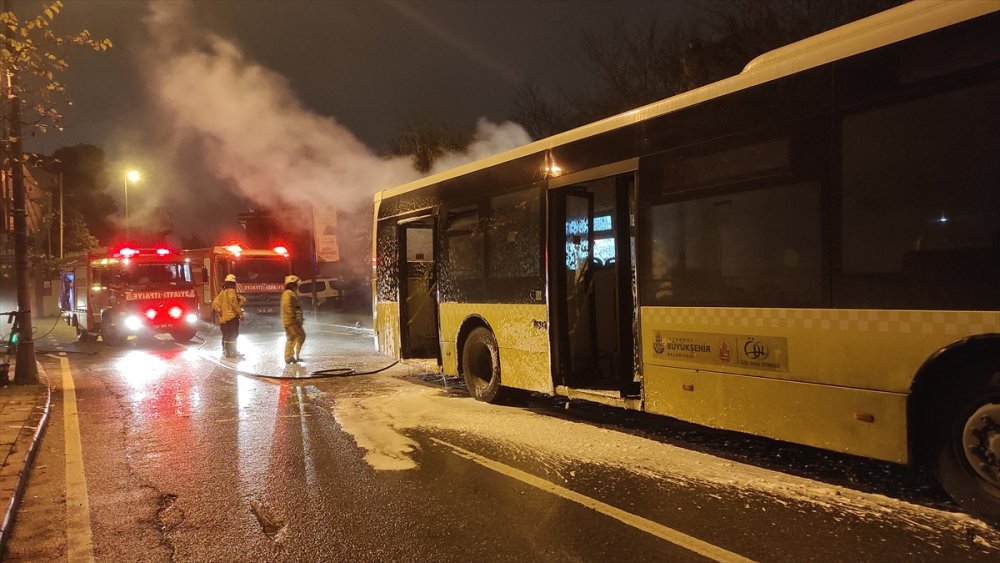 Üsküdar'da İETT otobüsünde çıkan yangın söndürüldü