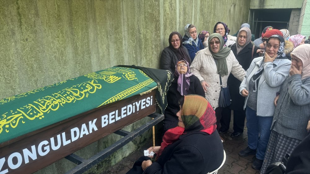 Zonguldak'ta heyelanda göçük altında kalan anne ve oğlunun cenazeleri defnedildi