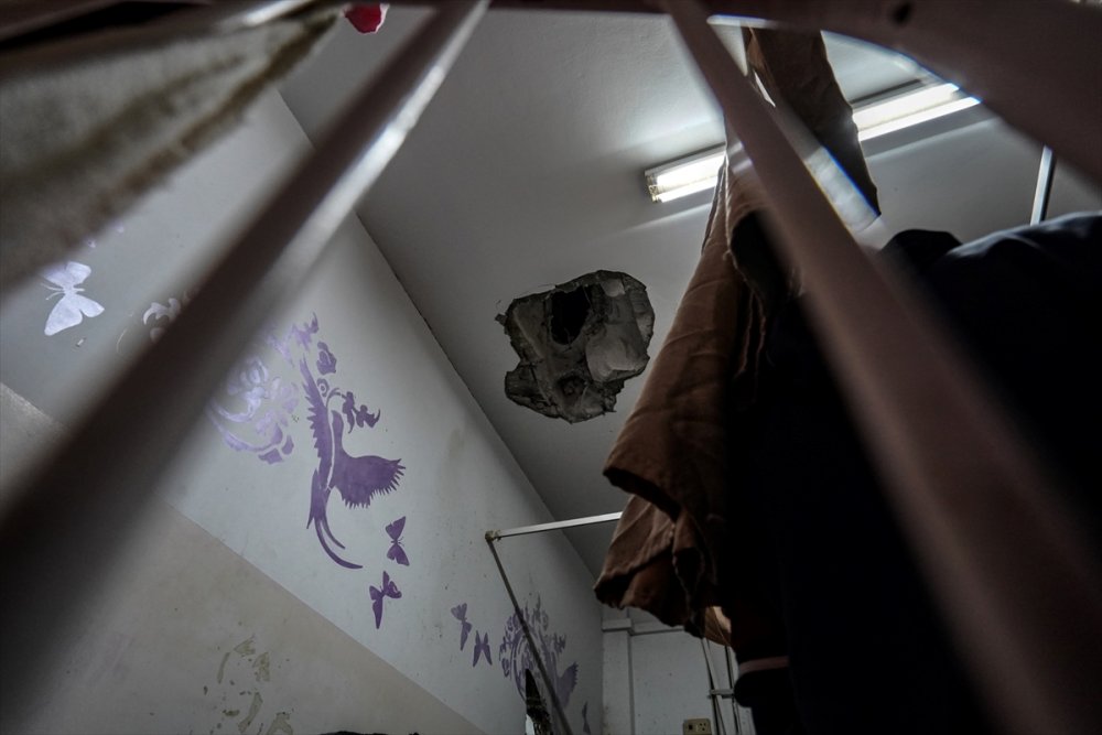 İsrail ordusu, Han Yunus'taki Nasır Hastanesine top ateşiyle saldırı düzenledi