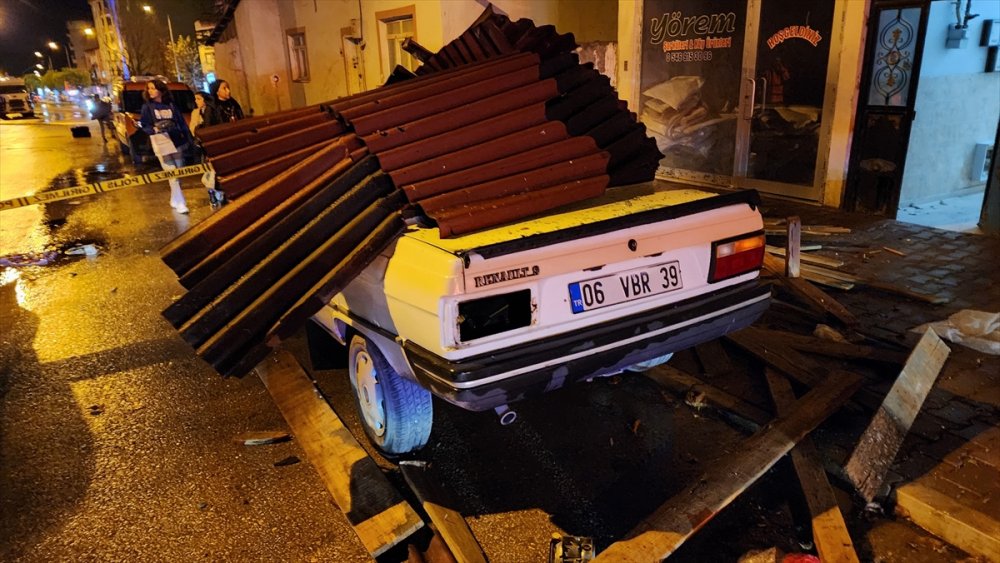 Amasya'da şiddetli rüzgar yaşamı olumsuz etkiledi