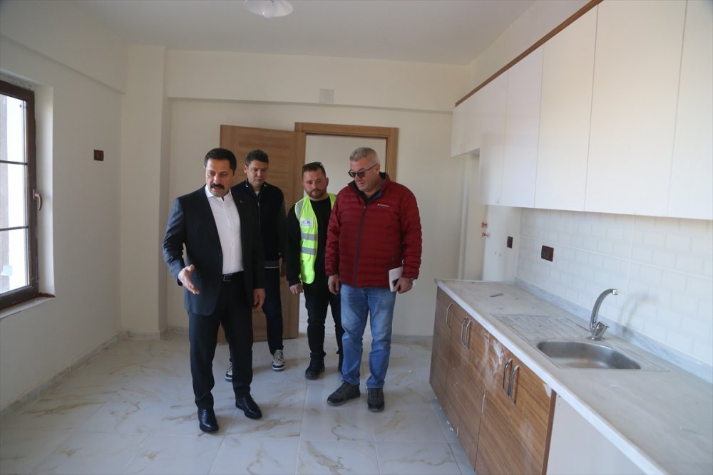 Hatay'ın 13 ilçesinde 2 bin 355 köy tipi afet konutunun inşası sürüyor