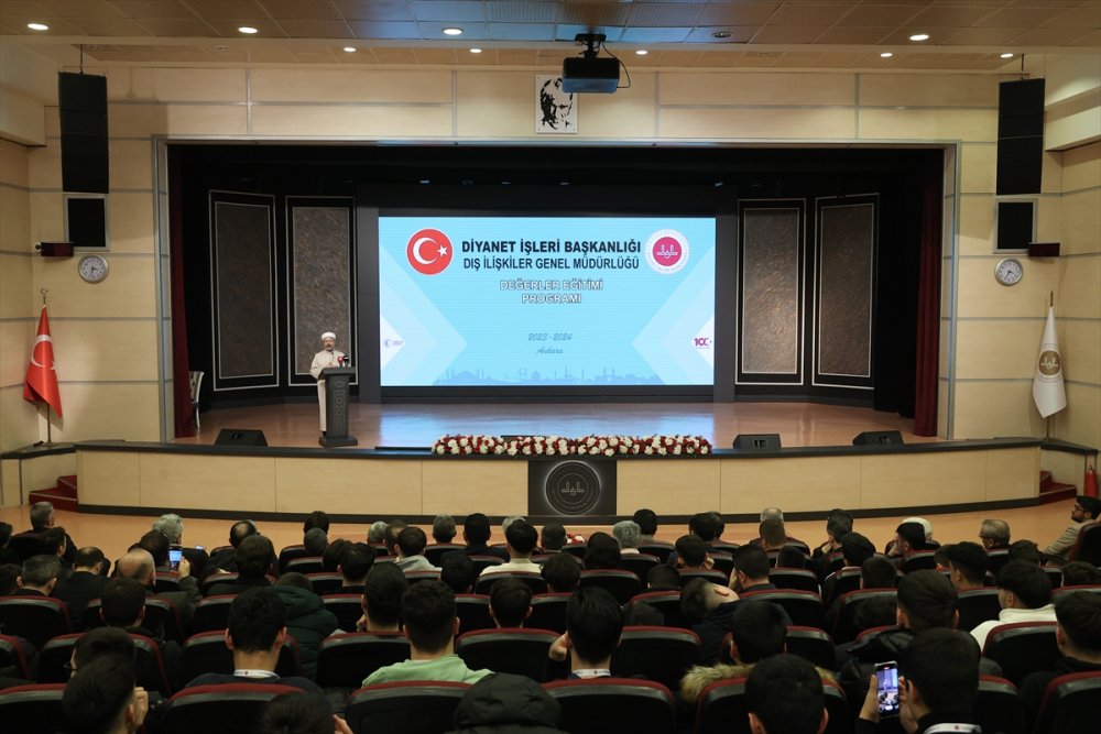 Diyanet İşleri Başkanı Erbaş, "Değerler Eğitimi" programına katılan gençlerle bir araya geldi: