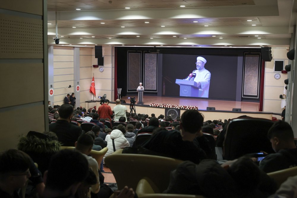 Diyanet İşleri Başkanı Erbaş, "Değerler Eğitimi" programına katılan gençlerle bir araya geldi: